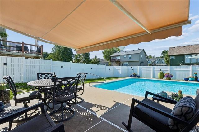 1301 Bradford Drive, Greenwood, MO 64034