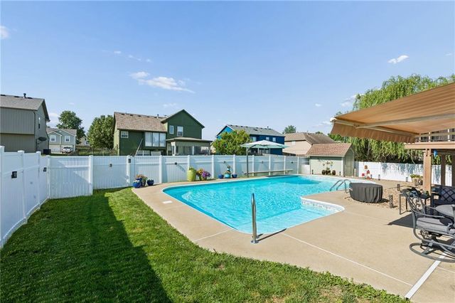1301 Bradford Drive, Greenwood, MO 64034