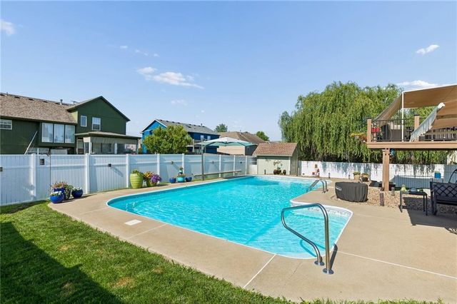 1301 Bradford Drive, Greenwood, MO 64034
