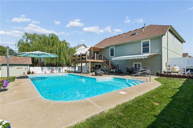1301 Bradford Drive, Greenwood, MO 64034