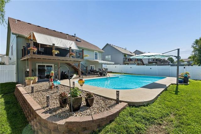 1301 Bradford Drive, Greenwood, MO 64034