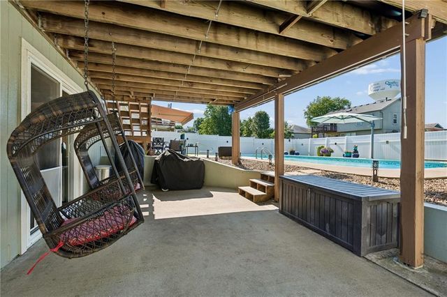 1301 Bradford Drive, Greenwood, MO 64034