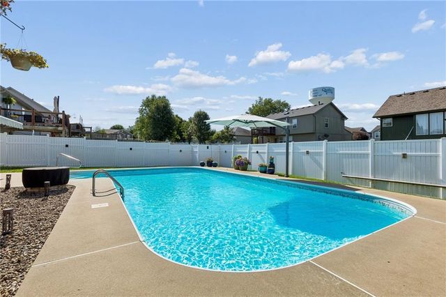 1301 Bradford Drive, Greenwood, MO 64034