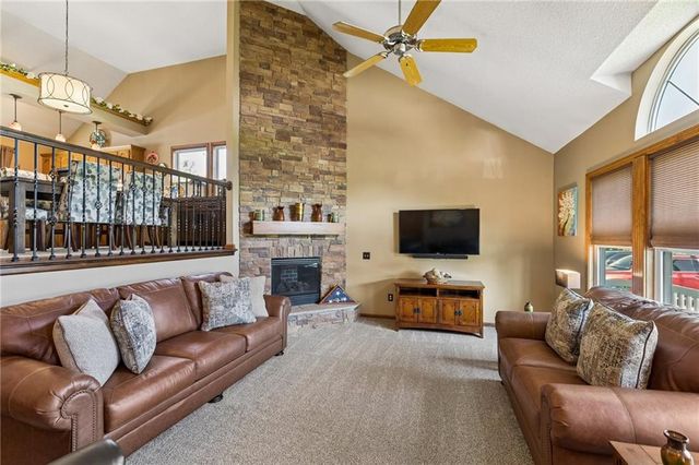 1301 Bradford Drive, Greenwood, MO 64034