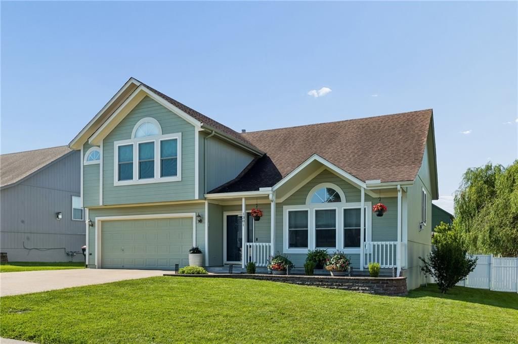 1301 Bradford Drive, Greenwood, MO 64034