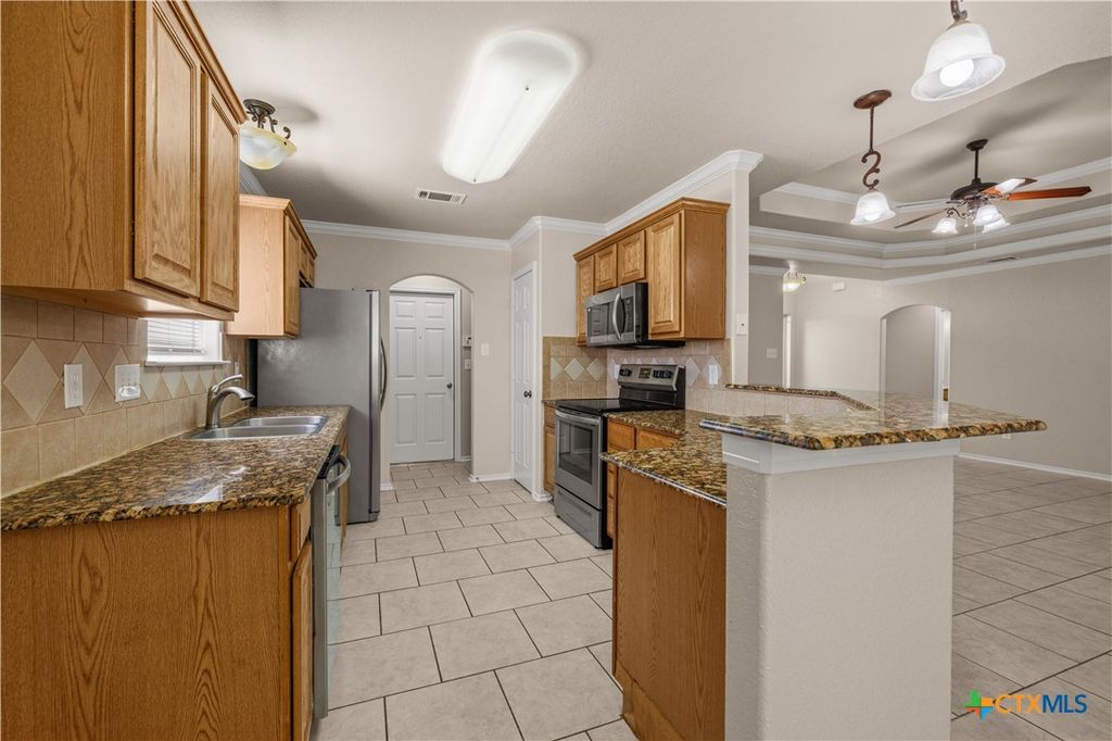 Image 10 of property listing at 111 Burnham Drive, Temple, TX 76502