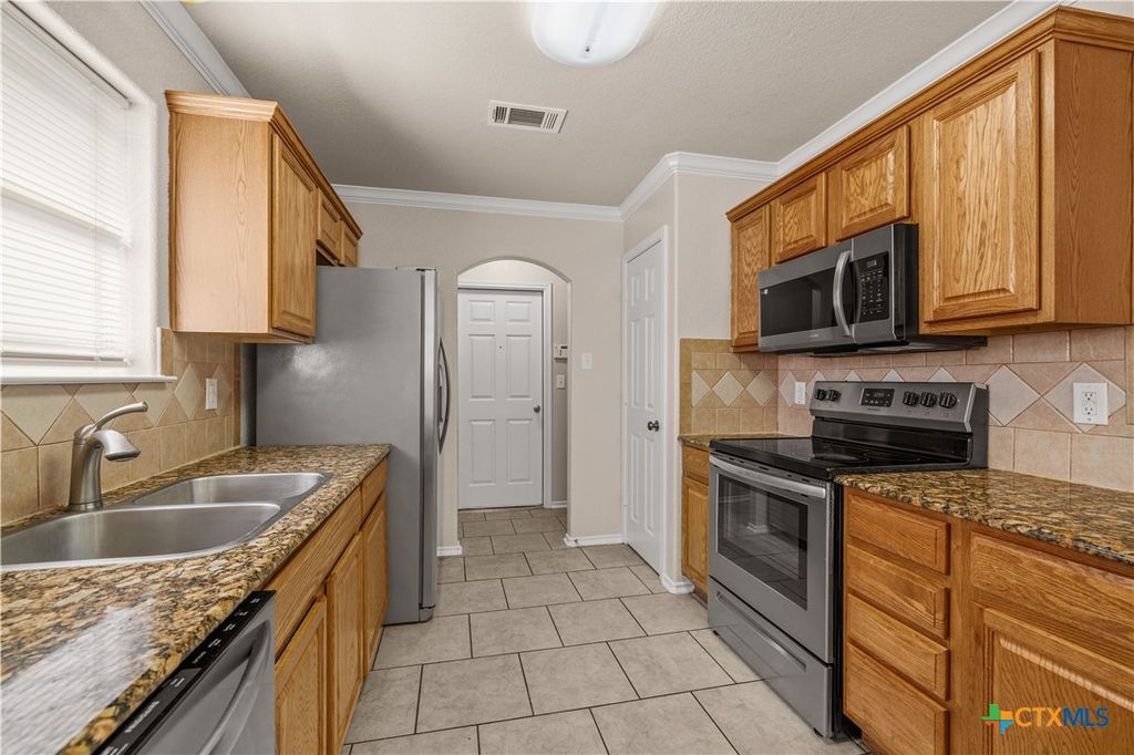 Image 11 of property listing at 111 Burnham Drive, Temple, TX 76502