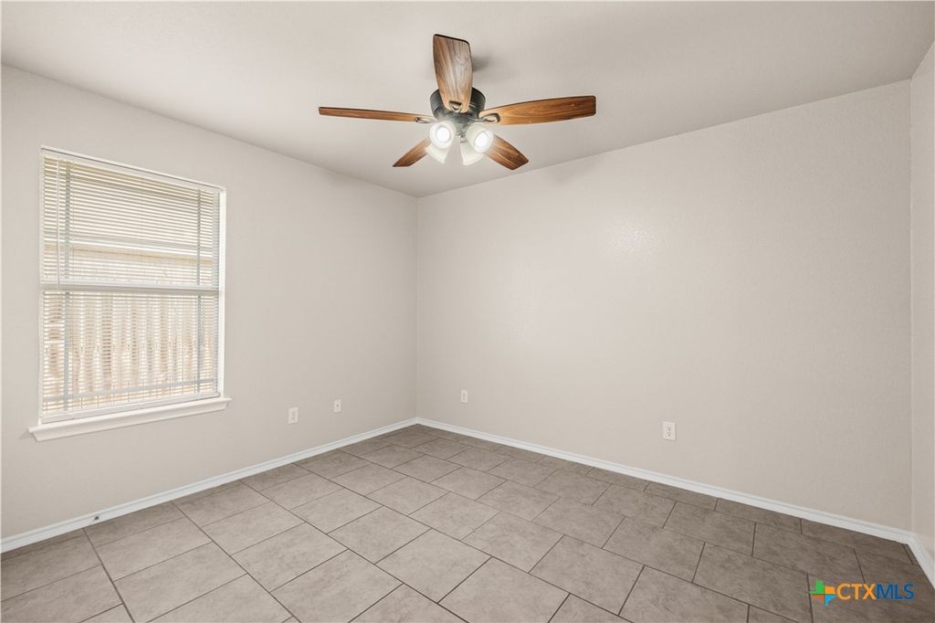Image 20 of property listing at 111 Burnham Drive, Temple, TX 76502