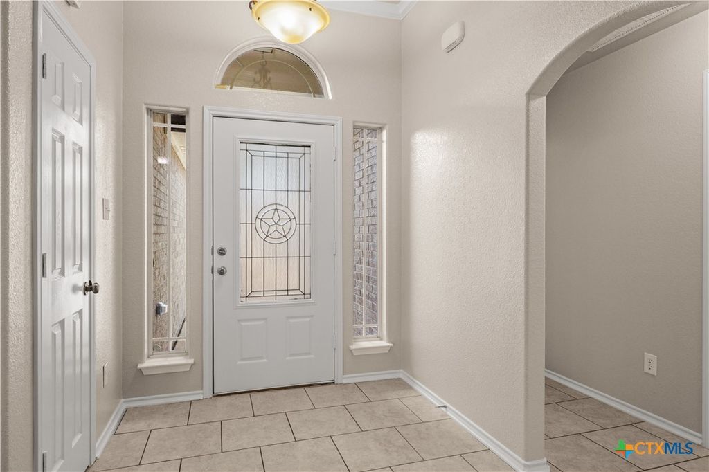 Image 5 of property listing at 111 Burnham Drive, Temple, TX 76502
