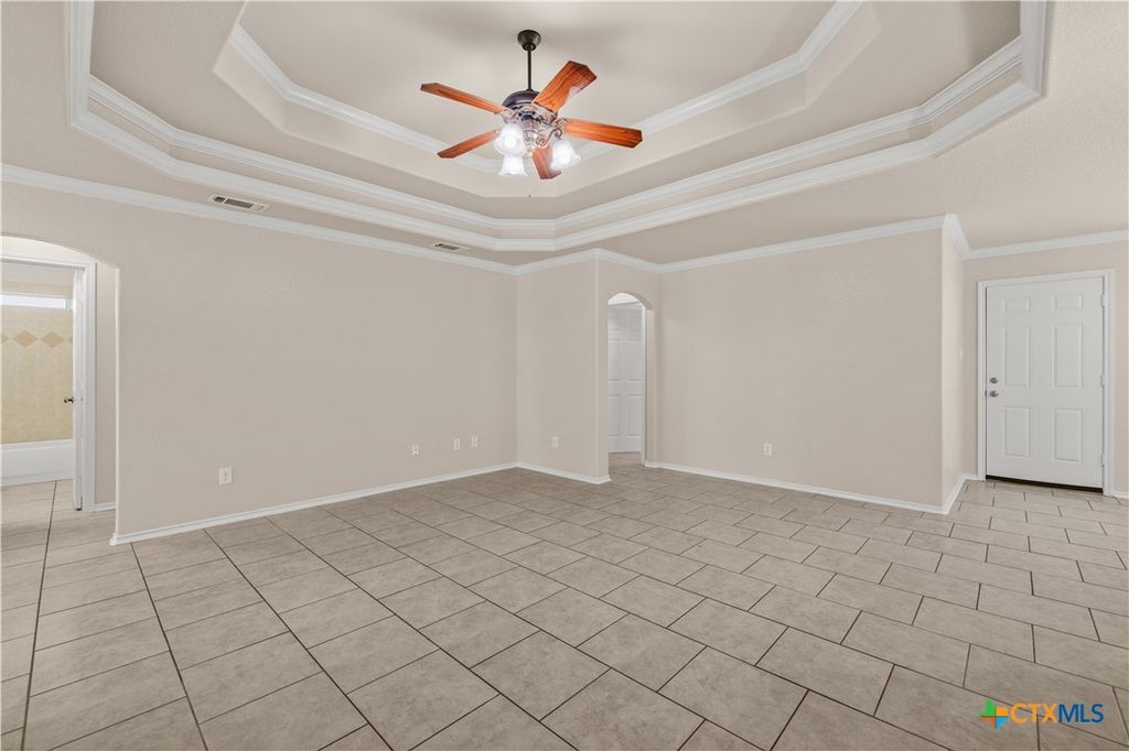 Image 7 of property listing at 111 Burnham Drive, Temple, TX 76502