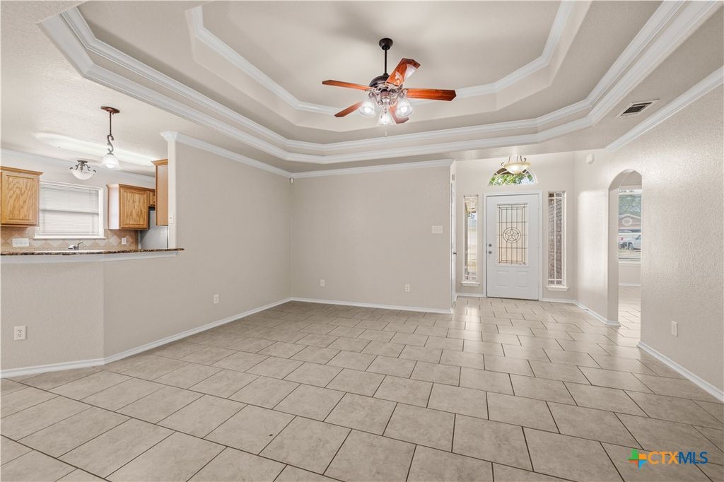 Image 9 of property listing at 111 Burnham Drive, Temple, TX 76502