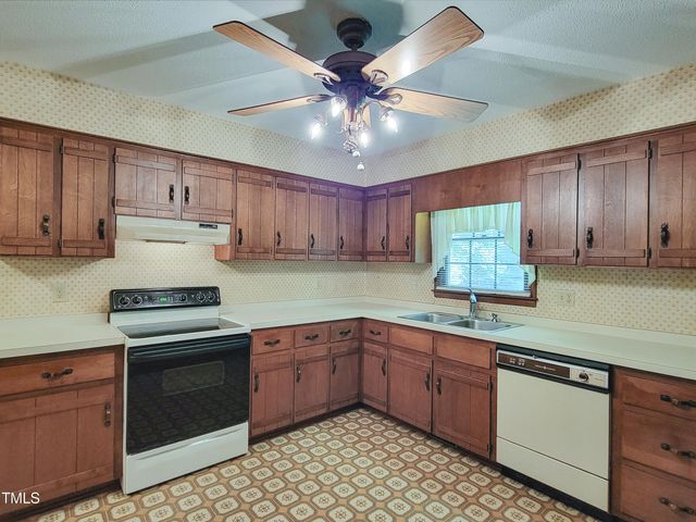 6508 Deerview Drive, Raleigh, NC 27606