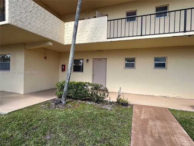 301 Cambridge Rd 105, Hollywood, FL 33024