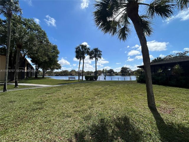 301 Cambridge Rd 105, Hollywood, FL 33024