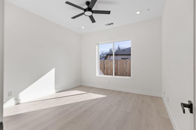 9017 Phoenix Ave, Fair Oaks, CA 95628