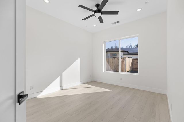 9017 Phoenix Ave, Fair Oaks, CA 95628