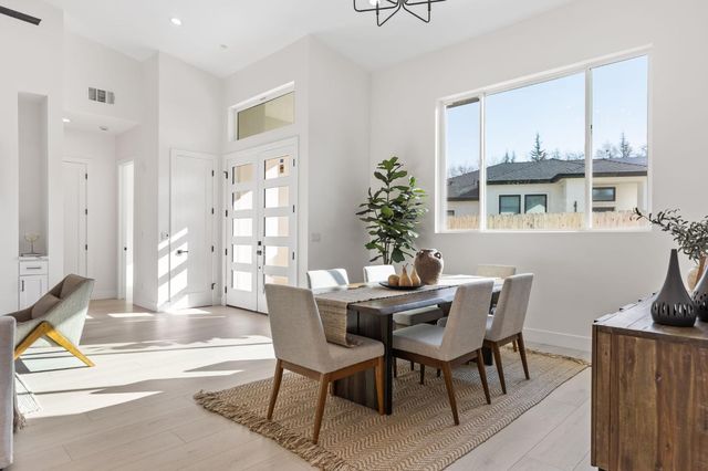 9017 Phoenix Ave, Fair Oaks, CA 95628