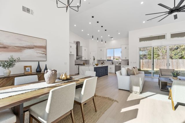 9017 Phoenix Ave, Fair Oaks, CA 95628