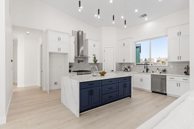 9017 Phoenix Ave, Fair Oaks, CA 95628