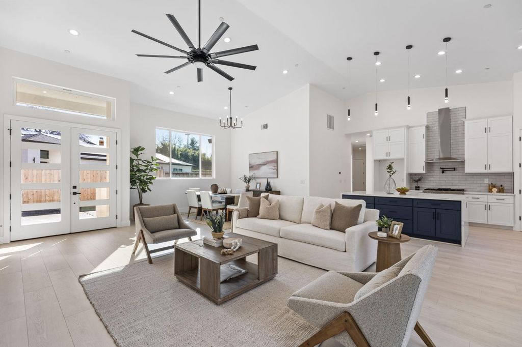 9017 Phoenix Ave, Fair Oaks, CA 95628