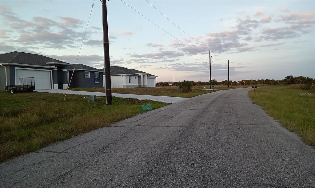 Image 6 of property listing at 320 KANSAS TERRACE, Labelle, FL 33935