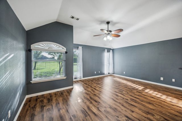 700 Lake Vista Lane, Lavon, TX 75166