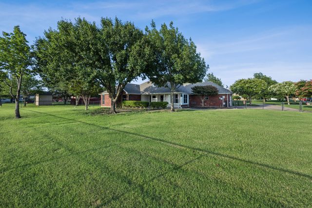 700 Lake Vista Lane, Lavon, TX 75166