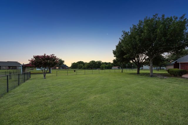 700 Lake Vista Lane, Lavon, TX 75166