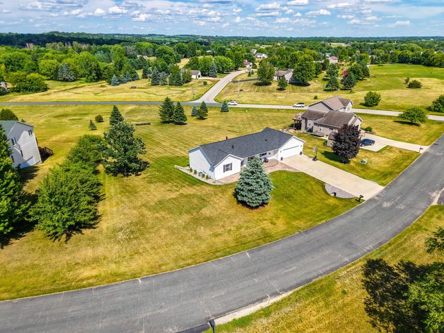 1090 Cedar Ridge Lane SW, Oronoco, MN 55960