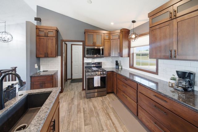 1090 Cedar Ridge Lane SW, Oronoco, MN 55960