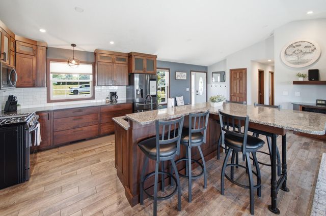 1090 Cedar Ridge Lane SW, Oronoco, MN 55960