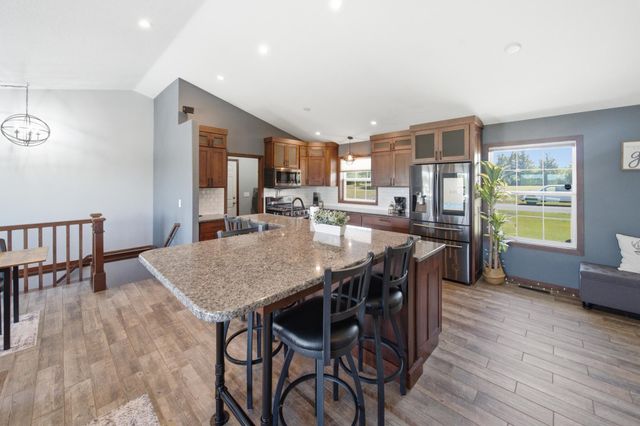 1090 Cedar Ridge Lane SW, Oronoco, MN 55960