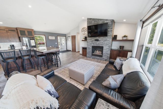1090 Cedar Ridge Lane SW, Oronoco, MN 55960