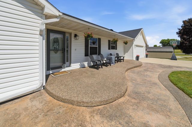 1090 Cedar Ridge Lane SW, Oronoco, MN 55960