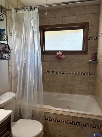 7127 Englewood Drive, Lincoln, NE 68510