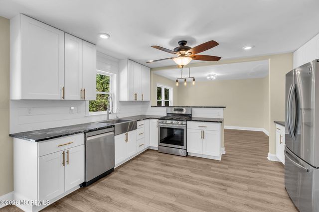4 Alpine Trail, Tinton Falls, NJ 07712