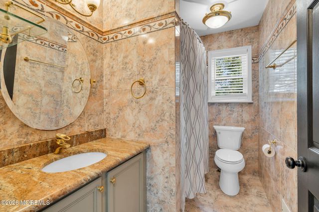 4 Alpine Trail, Tinton Falls, NJ 07712