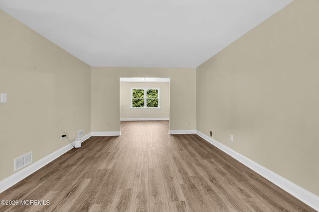 4 Alpine Trail, Tinton Falls, NJ 07712