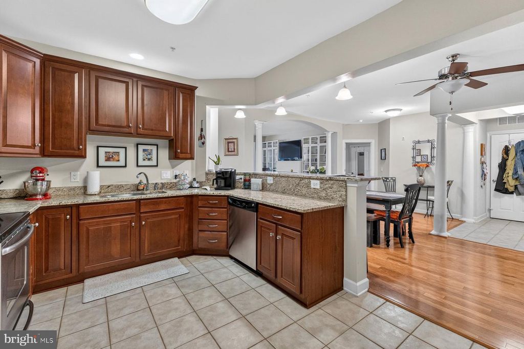 Image 11 of property listing at 800 EDELEN STATION PL #204, La Plata, MD 20646