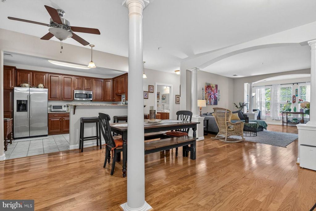 Image 16 of property listing at 800 EDELEN STATION PL #204, La Plata, MD 20646