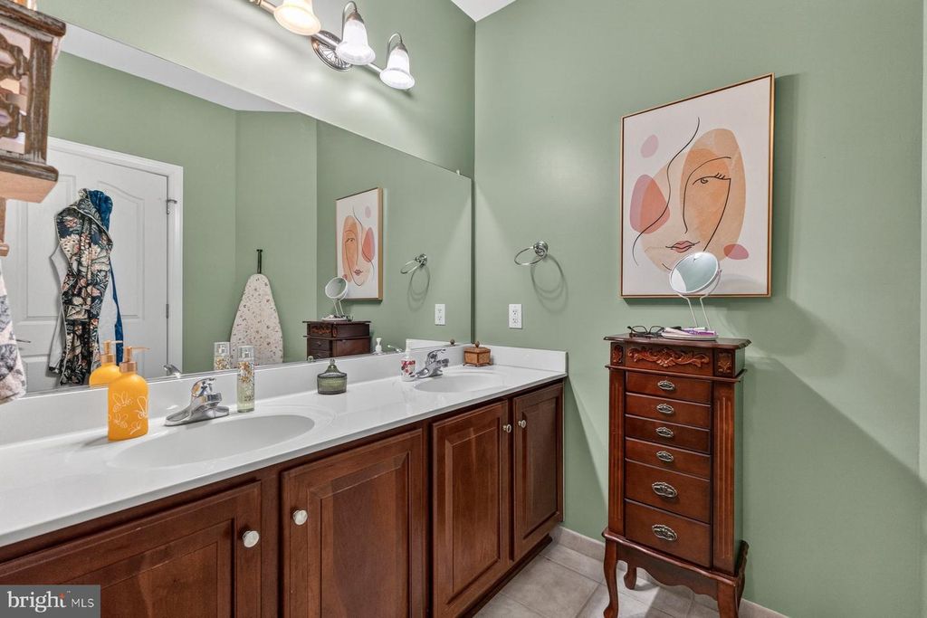 Image 23 of property listing at 800 EDELEN STATION PL #204, La Plata, MD 20646