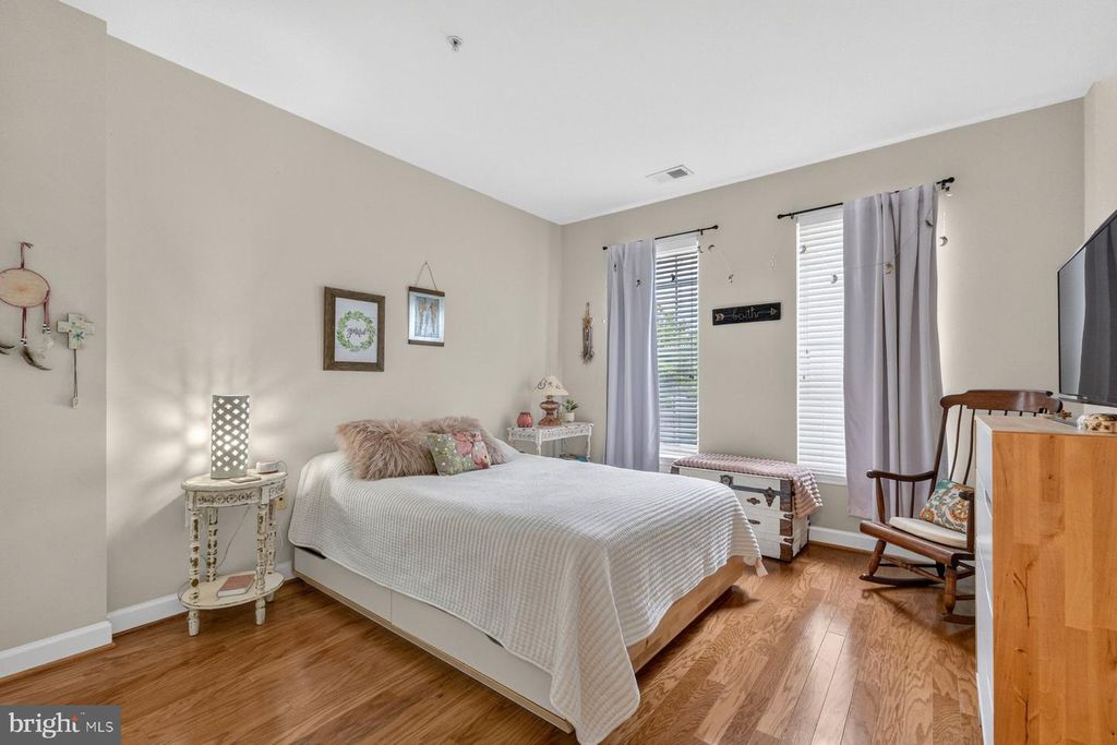 Image 24 of property listing at 800 EDELEN STATION PL #204, La Plata, MD 20646