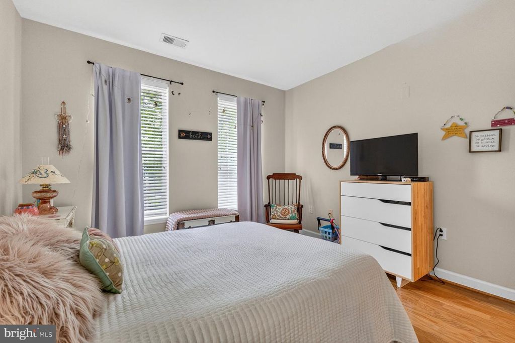 Image 25 of property listing at 800 EDELEN STATION PL #204, La Plata, MD 20646