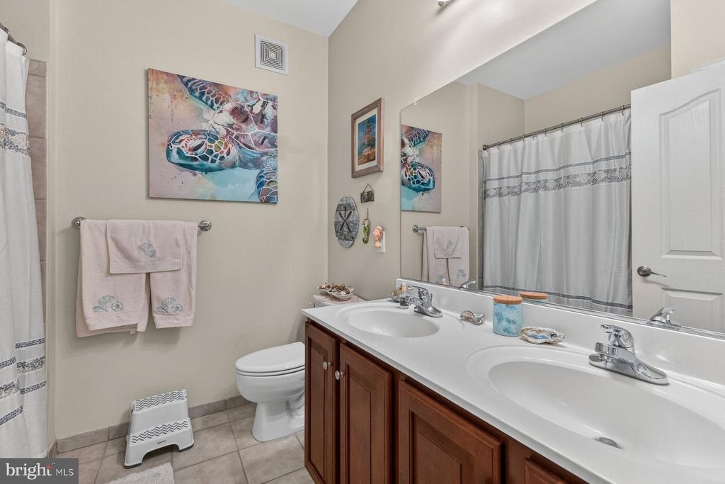 Image 27 of property listing at 800 EDELEN STATION PL #204, La Plata, MD 20646