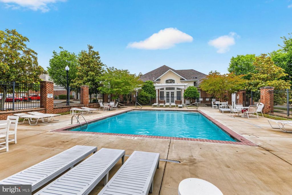 Image 28 of property listing at 800 EDELEN STATION PL #204, La Plata, MD 20646
