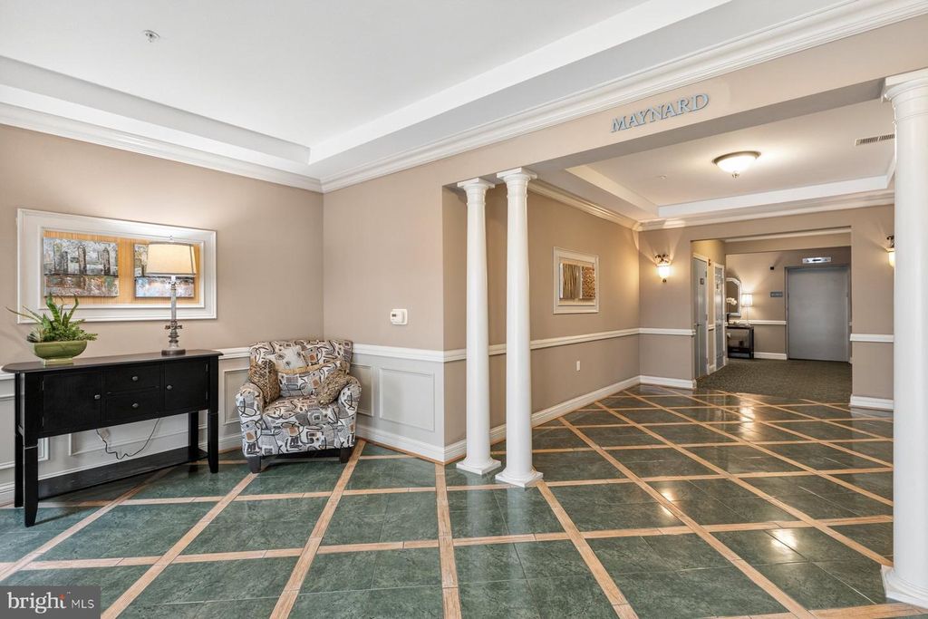 Image 3 of property listing at 800 EDELEN STATION PL #204, La Plata, MD 20646