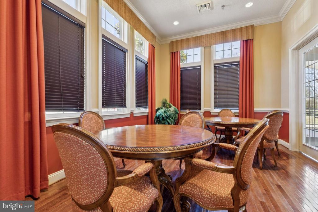 Image 31 of property listing at 800 EDELEN STATION PL #204, La Plata, MD 20646