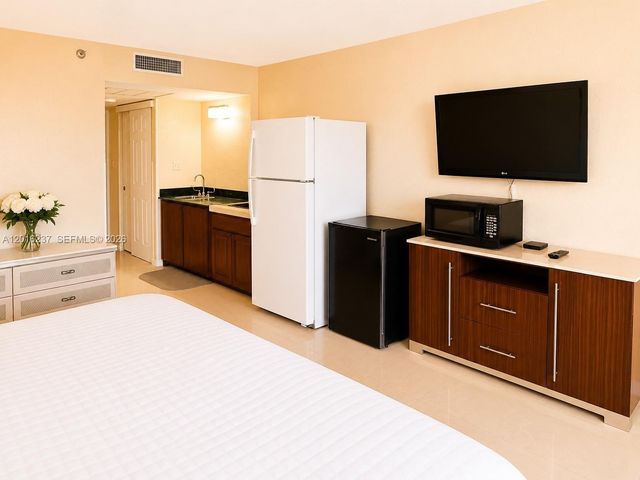 19201 Collins Avenue 707, Sunny Isles Beach, FL 33160