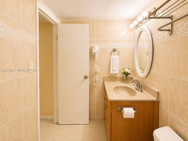 19201 Collins Avenue 707, Sunny Isles Beach, FL 33160