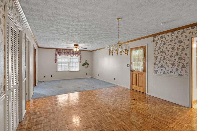 8 Montre Circle, Silver Creek, GA 30173